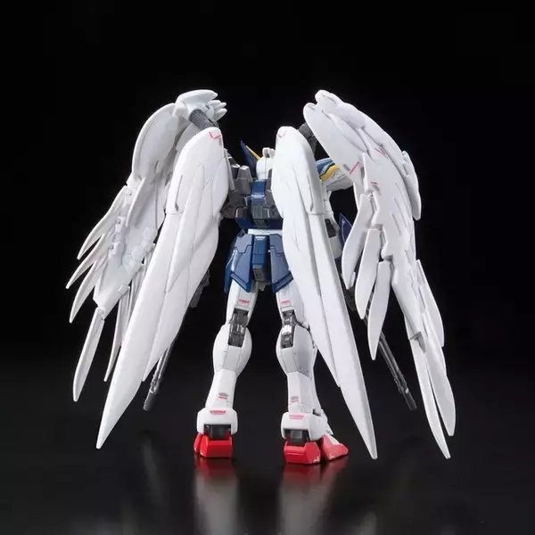 「“俺は後何回、あの子とあの子犬を殺せばいいんだ”「RG 1/144 ウイングガンダムゼロ EW」の抽選販売が受付中！ 翼の装甲構造を表現した羽状モールドは必見」の画像