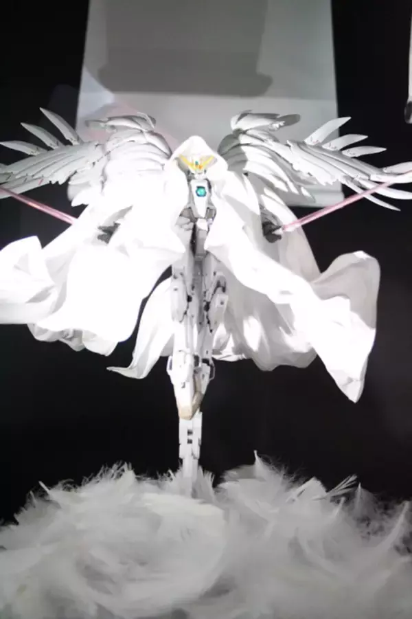 「「ウイングガンダムゼロ クロークドカスタム」フィギュア化！マントを被った白き姿が美しすぎる」の画像