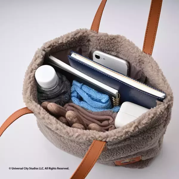 「「ミニオンズ」もこもこバッグが冬にぴったり♪ ハッピーバッグ登場！「カフェ・ド・クリエ」初コラボ」の画像