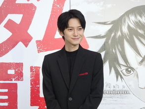 「キングダム」×佐賀県コラボのセレモニーに本郷奏多が登壇！ キングダム愛を熱弁、知事から“海苔”のプレゼントも【レポート】