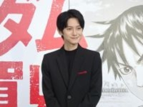 「キングダム」×佐賀県コラボのセレモニーに本郷奏多が登壇！ キングダム愛を熱弁、知事から“海苔”のプレゼントも【レポート】