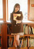 「声優・伊藤美来、人魚姫にオオカミ、司書さんにも♪ 癒しの笑顔に釘付けなフォトブックの表紙＆特典画像が一挙公開」の画像3