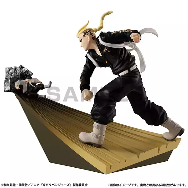 「「東京リベンジャーズ」名シーンを卓上サイズで表現！ タケミチ、マイキーたちのフィギュア登場」の画像