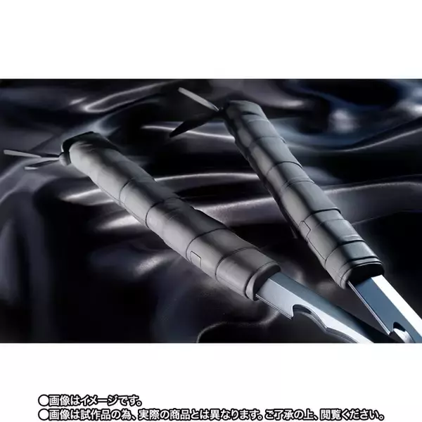 「猪突猛進!!猪突猛進!!「鬼滅の刃」伊之助の日輪刀が約1／1サイズで立体化！完全なりきり可能♪ 二刀流ギミックも注目」の画像