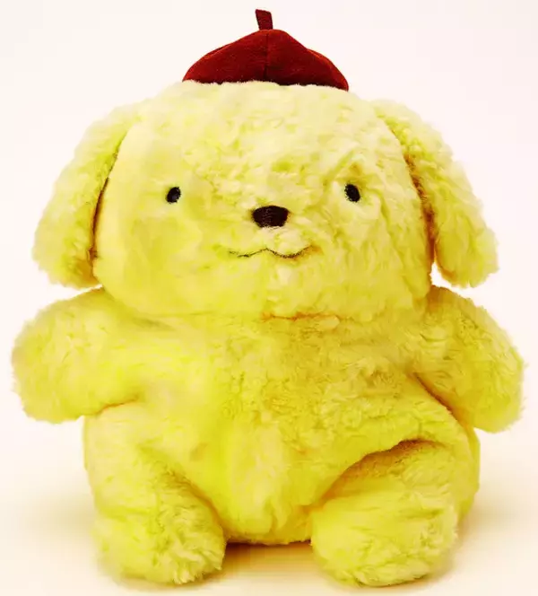 「歴代のポムポムプリンが集結♪ “あの頃”のぬいぐるみを再現したレトロなグッズなど全16アイテム発売！ フォトスポットも展開」の画像