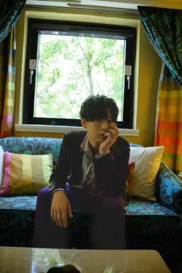 「声優・土岐隼一、写真集先行カット公開！ 着衣のままシャワーを浴びる姿も…「本気でカッコつけて、本気で楽しんでやりました！」」の画像