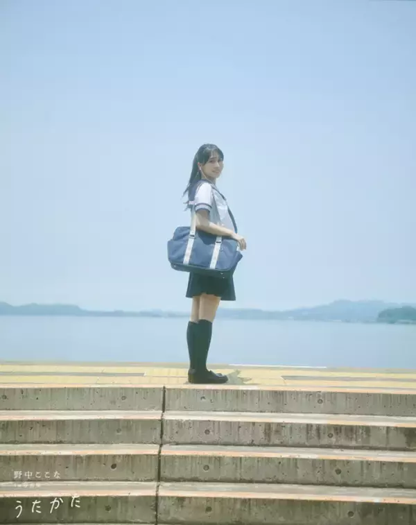 「「ラブライブ！蓮ノ空」声優・野中ここな、制服姿や入浴カット、海辺の乗馬姿も幻想的♪ 1st写真集が1月15日発売」の画像