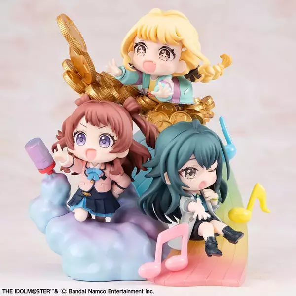 「学園アイドルマスター」花海咲季、月村手毬、藤田ことねの3人が集まったデフォルメフィギュア登場！描き下ろしクリアカードも付属