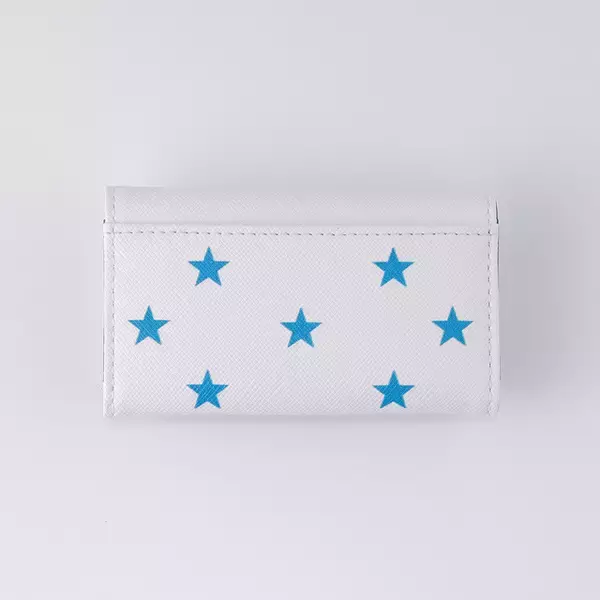 「「スティール・ボール・ラン ジョジョの奇妙な冒険」ジョニィの蹄鉄、ジャイロの鉄球がレザーコレクションに!? 日常使いしやすいケース類、財布に注目！」の画像