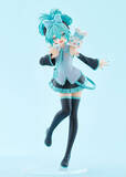 「お揃いのリボンと髪型で笑顔のポーズ♪ 初音ミク×シナモンのコラボフィギュアが登場！ 肩にちょこんと乗ったシナモンもキュート♪」の画像5