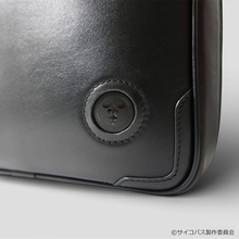 「PSYCHO-PASS」ビジネスシーンでの相棒に◎ オール防水本革のシティリュックが登場 “私のリュックは私が決める。”