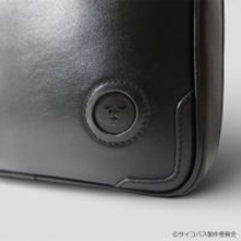 「PSYCHO-PASS」ビジネスシーンでの相棒に◎ オール防水本革のシティリュックが登場 “私のリュックは私が決める。”