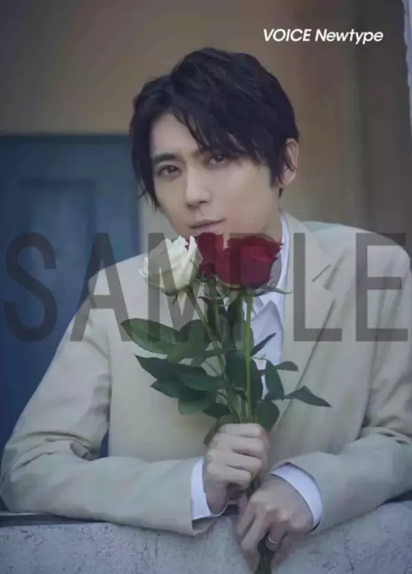「梶裕貴、斉藤壮馬、花と戯れ麗しい…！「VOICE Newtype」創刊20周年記号のW表紙に」の画像