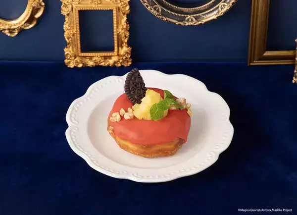 「「まどマギ」キュゥべえ“僕と契約して、カフェにおいでよ！” まどか、ほむらが大人コーデで出迎えるカフェ開催」の画像