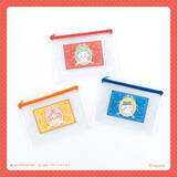 「ちいかわ＆ハチワレがピース♪ 「ちいかわ」フラットポーチにクリアフォルダー、缶バッジなど100円雑貨が登場」の画像1