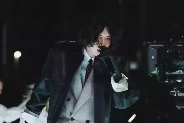 「サメライドで大晦日を席巻した米津玄師！ダウンロード数240%増加でソロ史上最速3億回再生突破！ストリーミング16連覇達成で2026年も世を席巻！」の画像