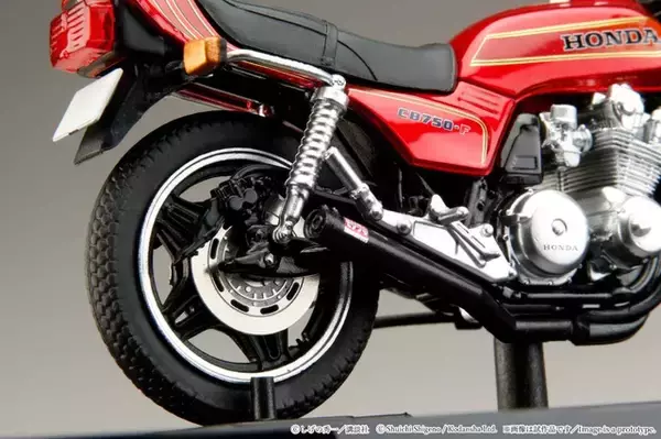 「「バリバリ伝説」主人公・巨摩郡のHonda CB750Fが1/24ダイキャストモデルとして商品化！丸ミラー＆角ミラーの2仕様」の画像