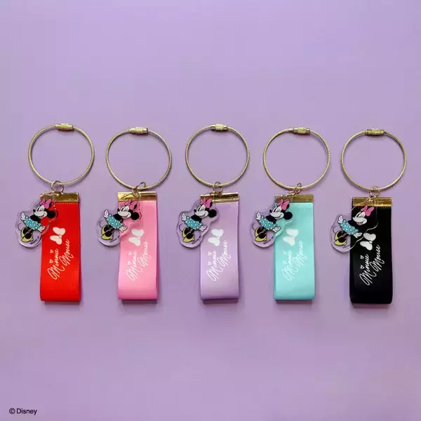 「ミニーマウスのレトロな可愛さにキュン♪ 全25品がキャンドゥに登場！ポーチやコーム＆ミラーなどがラインナップ」の画像
