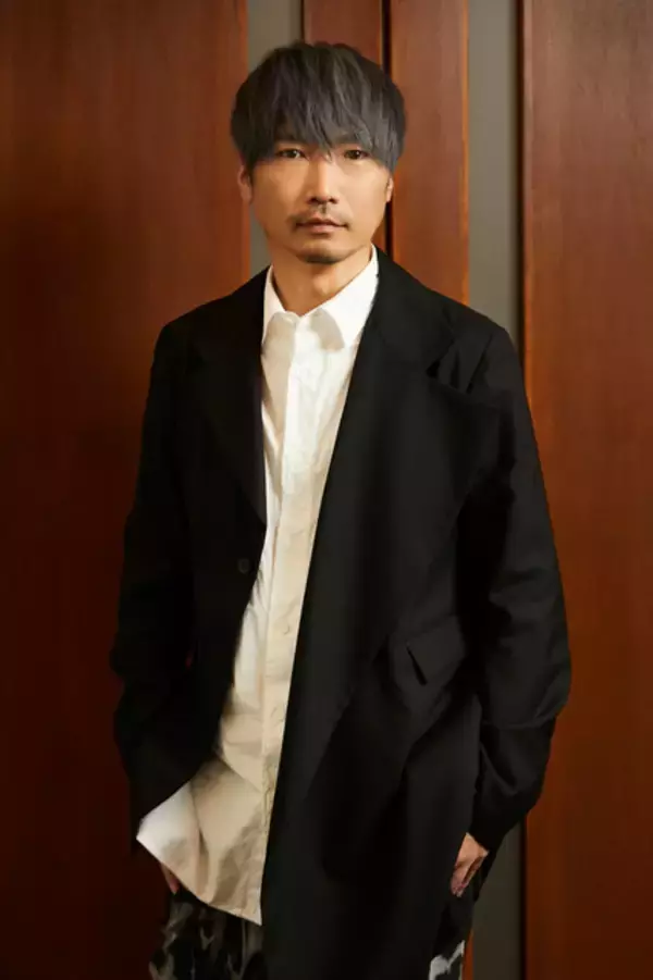 「「カグラバチ」ベテラン妖術師・柴登吾役に声優・小西克幸！「めっちゃ難しい役です(笑)めっちゃ楽しい役です！！」キャラビジュ＆PV公開」の画像