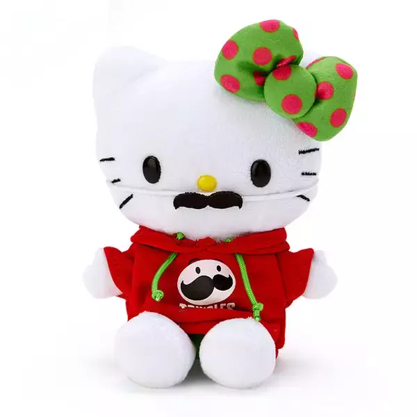 「「サンリオ」キティ＆シナモンに“ヒゲ”が生えちゃった!? ミスマッチがキュートな「プリングルス」コラボ登場」の画像