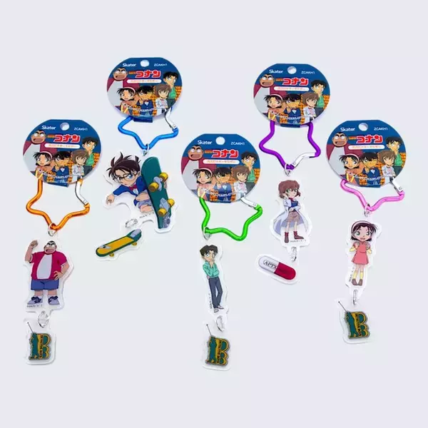 「コナン＆スケボー、灰原＆APTX4869のアクリルチャームがかわいい♪ 「名探偵コナン」星型カラビナ付きのキーホルダー登場」の画像