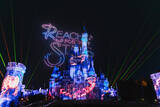 「東京ディズニーランド初のドローンが夜空を舞う！9月終了人気キャッスルプロジェクション、感動のフィナーレ」の画像1