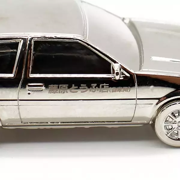 「「頭文字D」ハチロク、“藤原とうふ店（自家用）”の刻印入り！3Dメタルキーチェーンが予約受付中」の画像