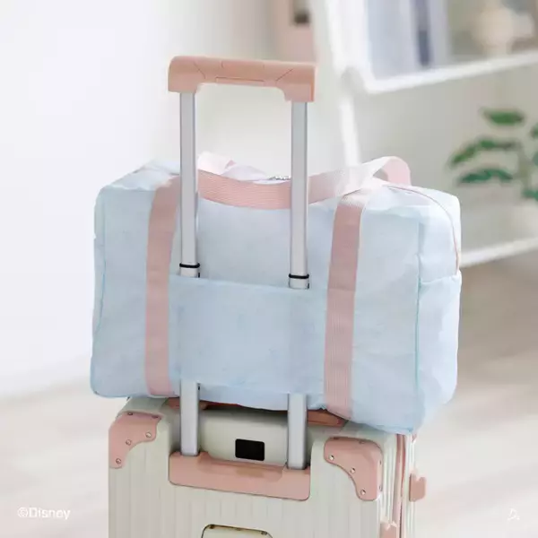 「「ディズニー」ドナルド＆デイジーとほっこり時間♪淡いブルーとピンクがかわいいトラベル・防寒グッズが新登場」の画像