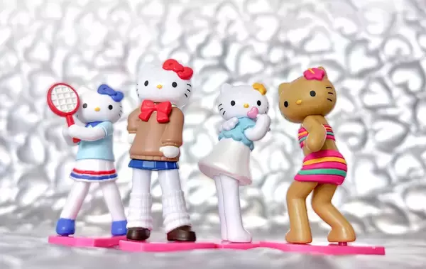 キティちゃんがスタイルアップ!? ルーズソックスギャルやエンジェルが“平成レトロ”感じる♪ ガチャフィギュア登場