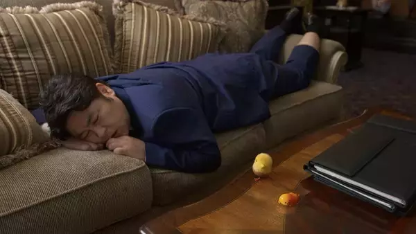 「Netflix「ぐでたま」ぐでたま＆しゃきぴよが実写の世界へ！ 実写キャストとの共演シーンを含めた場面写真公開」の画像