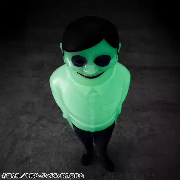 「「ダンダダン」セルポ星人が不敵な笑みで…“バナナをください”!? 暗闇で光るフィギュアで登場」の画像