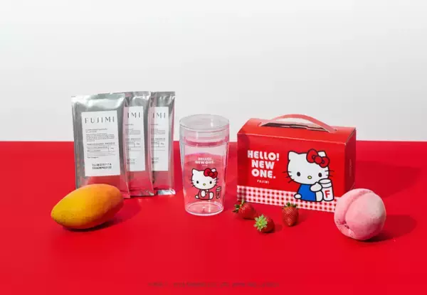「キティちゃんの可愛いシェイカー付き♪ ハローキティ×FUJIMIコラボで毎日を健康に！ 限定アップル風味のプロテイン登場」の画像
