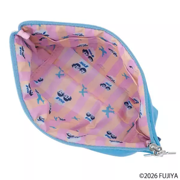 「ペコちゃんがANAのCAに♪ 国際線就航40周年記念デザインのグッズが登場！エコバックやトート、ポーチがトラベルに◎」の画像