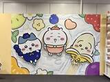 「ちいかわ、ハチワレ、うさぎたちがフルーツに大変身♪「ちいぽけ」グッズ第2弾発売イベントが大盛況！バルーン配布やスタンプラリーも【レポ】」の画像1