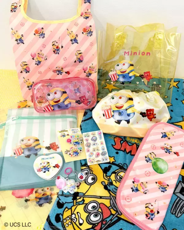 「ミニオンの可愛らしいグッズが目白押し♪ ポップコーン片手にワクワクしているデザインのアイテムがALL390円で登場！」の画像