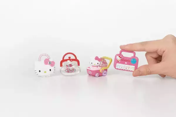 「懐かしい…！「ハローキティ」おもちゃが手のひらサイズに♪“サイフおしゃれ”や“おしゃれバッグ”など　カプセルトイ登場」の画像