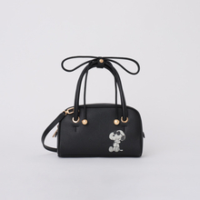 スヌーピーがワンポイントに光る♪ FURLAの期間限定ポップアップストアに「ピーナッツ」とのコラボアイテム登場！