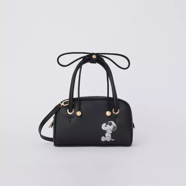 スヌーピーがワンポイントに光る♪ FURLAの期間限定ポップアップストアに「ピーナッツ」とのコラボアイテム登場！
