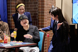 「名探偵コナン」原作者・青山剛昌がUSJにサプライズ来場！「世良ちゃんのジークンドー、かっこよかった！」進化した推理体験を満喫＆直筆イラストも残す