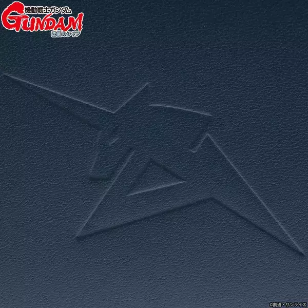 「「ガンダム 逆襲のシャア」アムロ・レイ最後の乗機νガンダムが革小物に！ネイビーのレザーにワンポイントで入ったアムロのパーソナルマークがおしゃれ♪ 5種が予約受付中」の画像