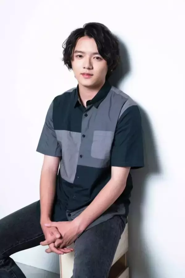 「【動画あり】オーイシマサヨシ、新曲「君は恋人」MV公開　主演・濱田龍臣×特別出演・結城さくなが描く“令和版・電車男”ストーリー　アニメ『お隣の天使様2』OP主題歌」の画像