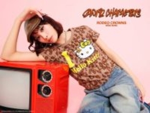 「サンリオ」キティやクロミが“00年代ギャル”風アパレルに♪ レオパードやゼブラの総柄、ラインストーンがアツい!!　