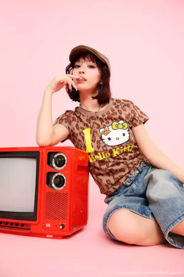 「「サンリオ」キティやクロミが“00年代ギャル”風アパレルに♪ レオパードやゼブラの総柄、ラインストーンがアツい!!　」の画像