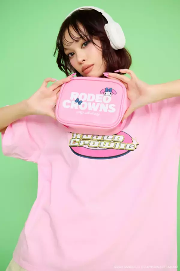 「「サンリオ」キティやクロミが“00年代ギャル”風アパレルに♪ レオパードやゼブラの総柄、ラインストーンがアツい!!　」の画像