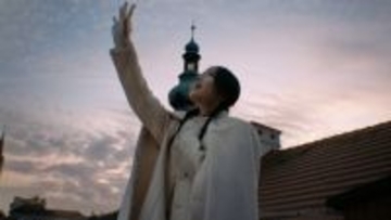 まるでフリーレンの世界。milet新曲MVは“魔法の都市”プラハで撮影｜アニメ第2期ED「The Story of Us」配信