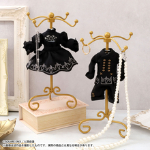 「NieR:Automata」2Bと9Sの衣装を細部まで再現！ 刺繍も美しいトルソー型アクセサリースタンド登場