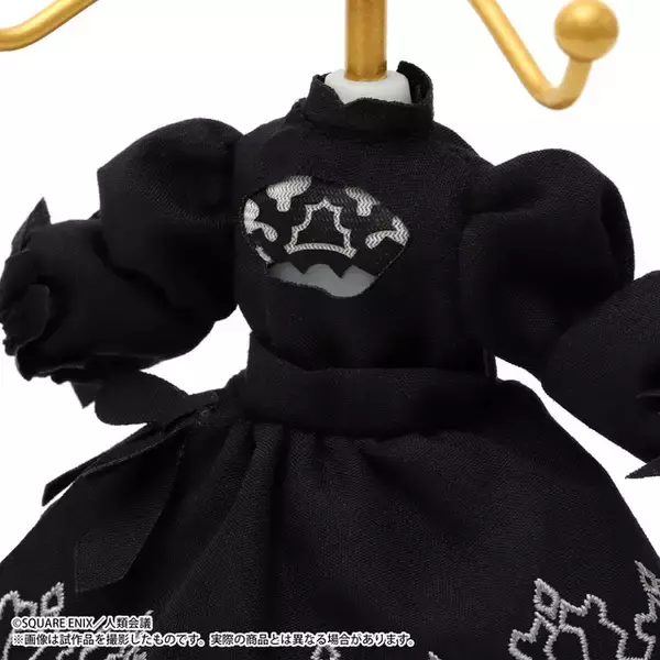 「「NieR:Automata」2Bと9Sの衣装を細部まで再現！ 刺繍も美しいトルソー型アクセサリースタンド登場」の画像