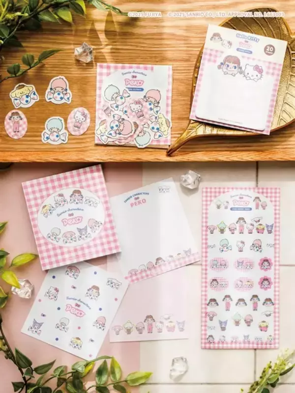 「「サンリオキャラクターズ」不二家“ペコちゃん”とコラボ！まねっこした表情がキュートな文具シリーズ登場」の画像