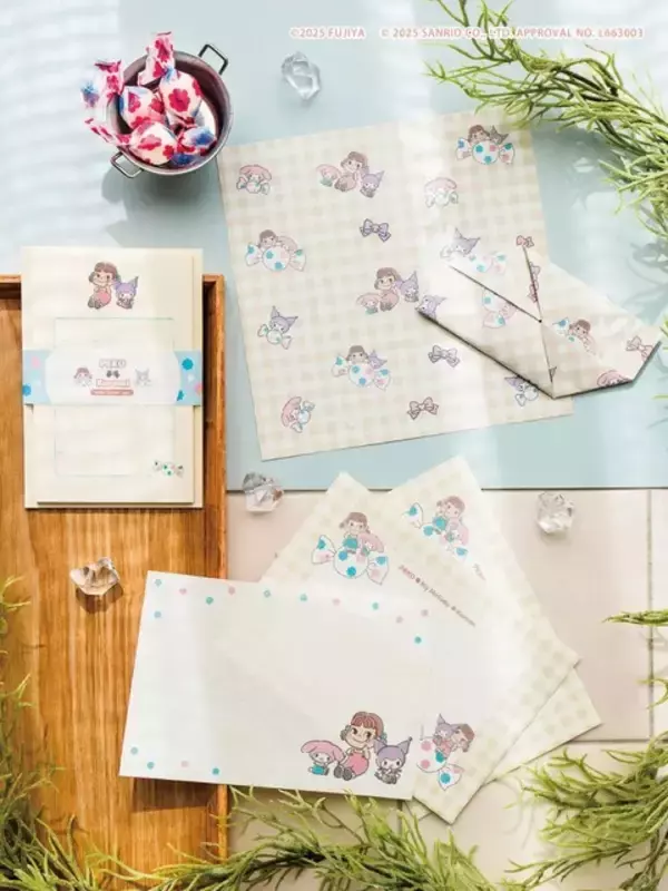 「「サンリオキャラクターズ」不二家“ペコちゃん”とコラボ！まねっこした表情がキュートな文具シリーズ登場」の画像