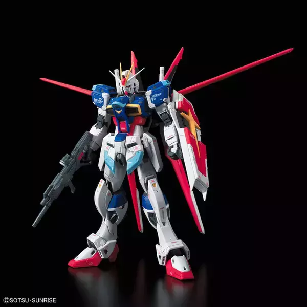 「“あんたは俺が討つんだ！今日！ここで！”「ガンダムSEED DESTINY」インパルス＆デスティニーのRGガンプラが抽選販売で手に入る！ シンの愛機を並べて飾ろう」の画像